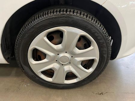 2012-Ford-Fiesta-14i-Ambiente-5-dr_8