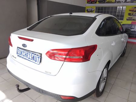 2017-Ford-Focus-15-EcoBoost-Trend-5-dr_11