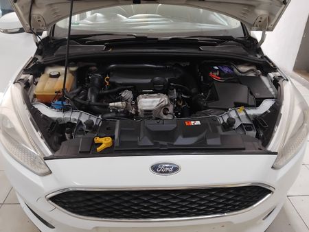 2017-Ford-Focus-15-EcoBoost-Trend-5-dr_14