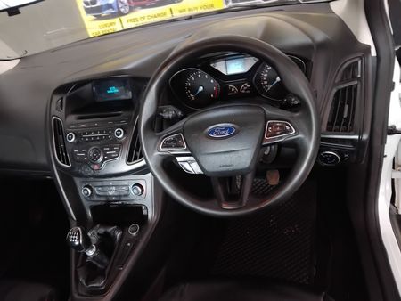 2017-Ford-Focus-15-EcoBoost-Trend-5-dr_3
