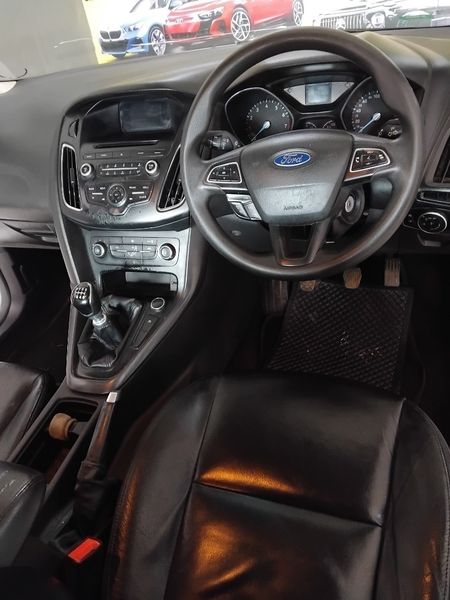 2017-Ford-Focus-15-EcoBoost-Trend-5-dr_4