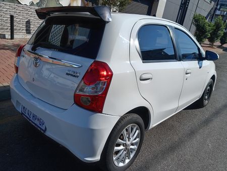 2017-Toyota-Etios-15-XS_3
