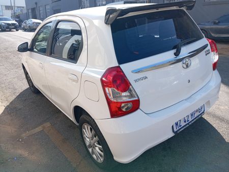 2017-Toyota-Etios-15-XS_5