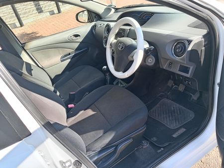 2017-Toyota-Etios-15-XS_7