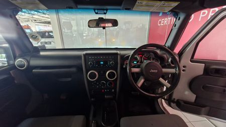 2009-Jeep-Wrangler-28-CRD-Sahara-2-dr-Auto_14