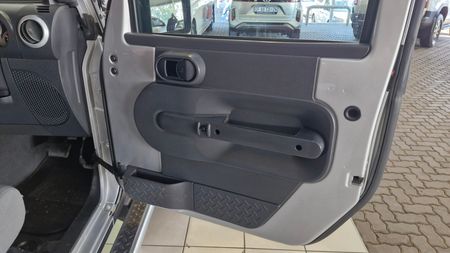 2009-Jeep-Wrangler-28-CRD-Sahara-2-dr-Auto_22