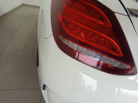 2016-Mercedes-Benz-C-Class-C-180-AMG-Line-Auto_10