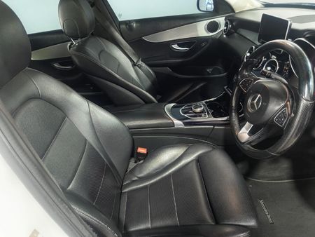 2016-Mercedes-Benz-C-Class-C-180-AMG-Line-Auto_16