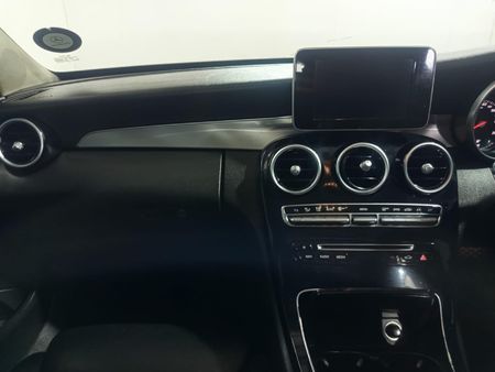 2016-Mercedes-Benz-C-Class-C-180-AMG-Line-Auto_19