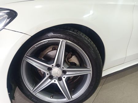 2016-Mercedes-Benz-C-Class-C-180-AMG-Line-Auto_8