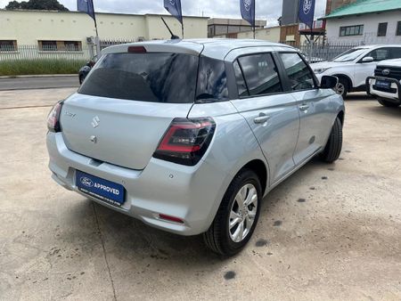 2025-Suzuki-Swift-12-GL_1