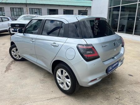 2025-Suzuki-Swift-12-GL_3