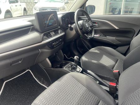 2025-Suzuki-Swift-12-GL_8