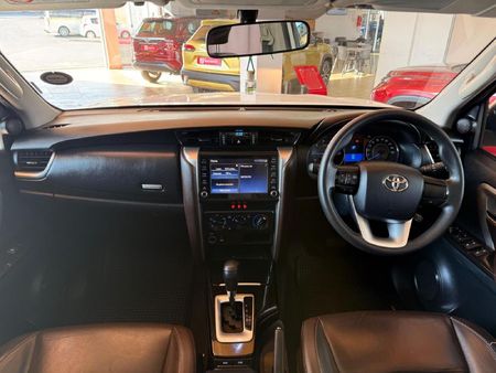 2020-Toyota-Fortuner-24-GD-6-Raised-Body-Auto_15