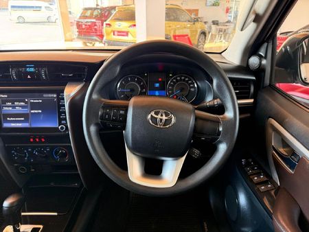 2020-Toyota-Fortuner-24-GD-6-Raised-Body-Auto_17