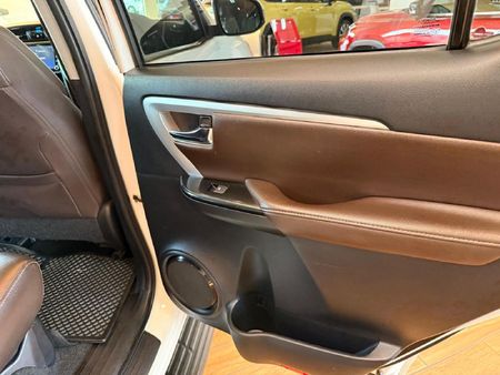 2020-Toyota-Fortuner-24-GD-6-Raised-Body-Auto_24