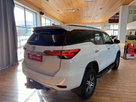 2020-Toyota-Fortuner-24-GD-6-Raised-Body-Auto_5