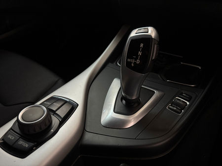 2013-BMW-1-Series-118i-5-dr-Auto_10