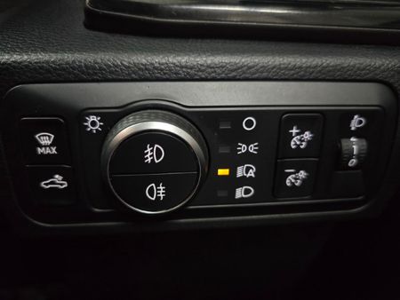 2025-Volkswagen-Amarok-20-TDI-125kW-Life-Auto-Double-Cab_30