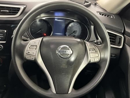 2015-Nissan-X-Trail-20-XE_12