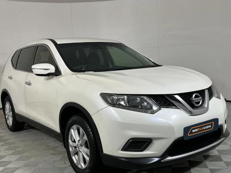 2015-Nissan-X-Trail-20-XE_15