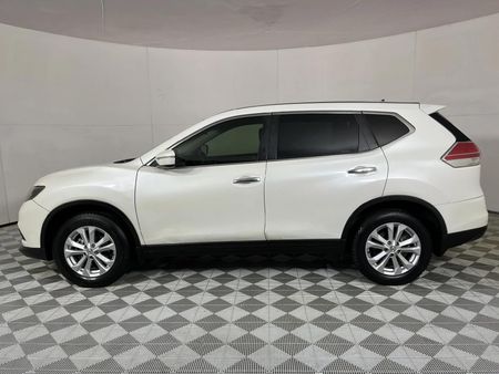 2015-Nissan-X-Trail-20-XE_18