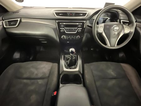 2015-Nissan-X-Trail-20-XE_1