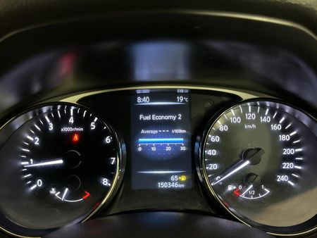 2015-Nissan-X-Trail-20-XE_2