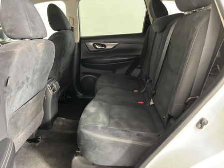 2015-Nissan-X-Trail-20-XE_3