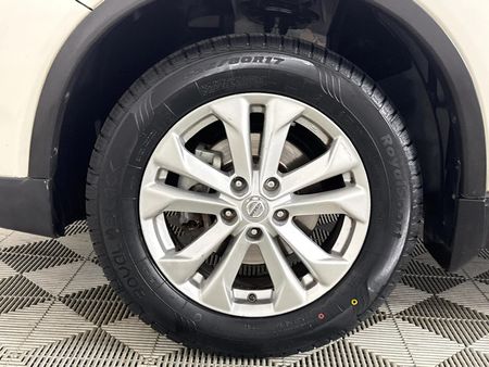 2015-Nissan-X-Trail-20-XE_4