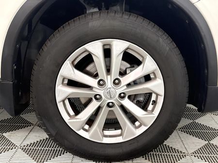 2015-Nissan-X-Trail-20-XE_5