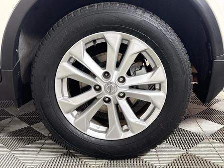 2015-Nissan-X-Trail-20-XE_6