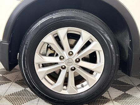 2015-Nissan-X-Trail-20-XE_7