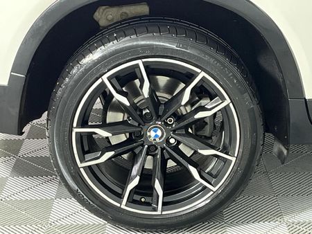 2015-BMW-X4-xDrive20i_7