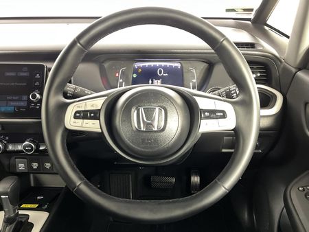 2025-Honda-Fit-15-Elegance-CVT_11