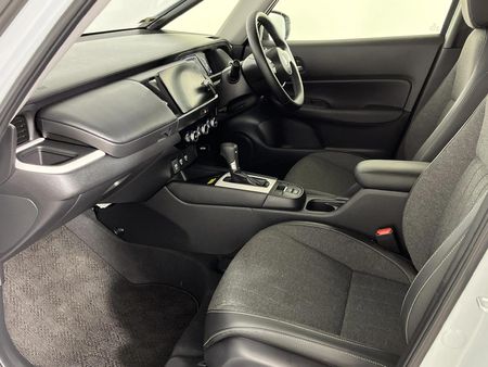 2025-Honda-Fit-15-Elegance-CVT_8