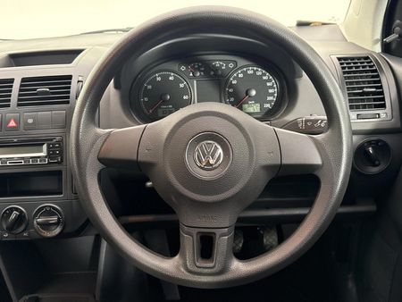 2014-Volkswagen-Polo-Vivo-16-Trendline_11