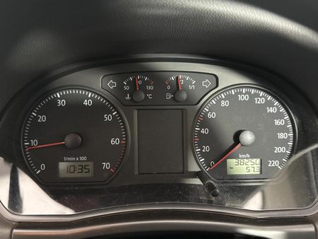2014-Volkswagen-Polo-Vivo-16-Trendline_2