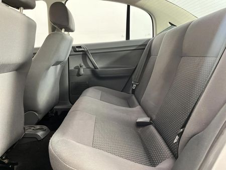 2014-Volkswagen-Polo-Vivo-16-Trendline_3