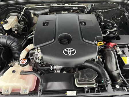 2021-Toyota-Hilux-28-GD-6-Raised-Body-Legend-Auto-Double-Cab_12