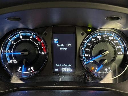 2021-Toyota-Hilux-28-GD-6-Raised-Body-Legend-Auto-Double-Cab_2