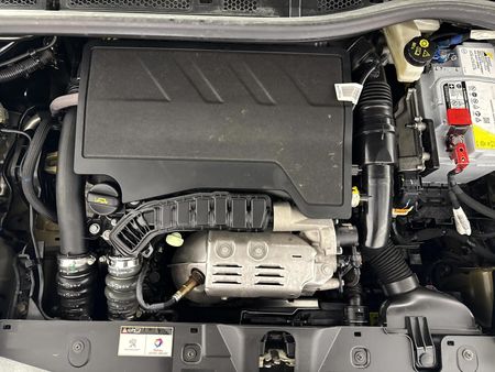 2022-Peugeot-2008-GT-12T-Auto_12