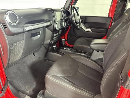 2014-Jeep-Wrangler-36-V6-Sahara-2-dr-Auto_7
