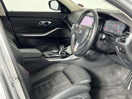 2019-BMW-3-Series-320d_9