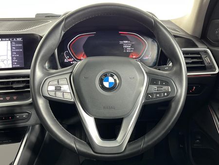 2019-BMW-3-Series-320d_11