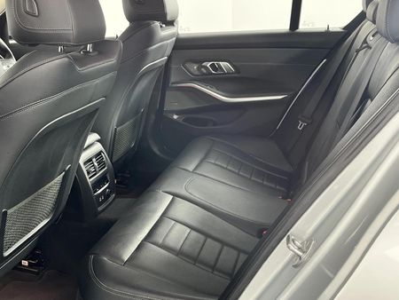 2019-BMW-3-Series-320d_3