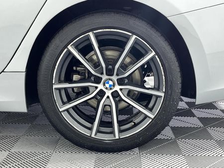 2019-BMW-3-Series-320d_6