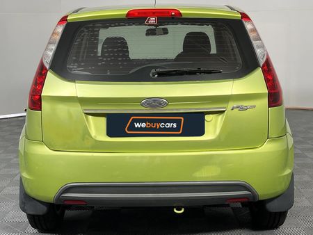 2010-Ford-Figo-14-Trend_17