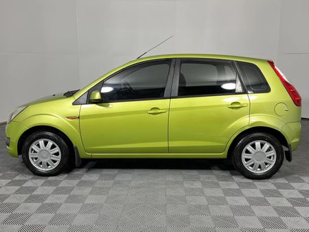 2010-Ford-Figo-14-Trend_18