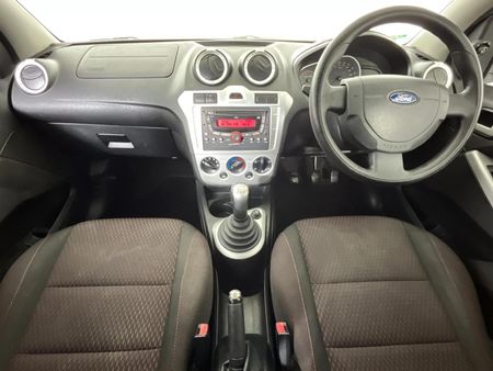 2010-Ford-Figo-14-Trend_1